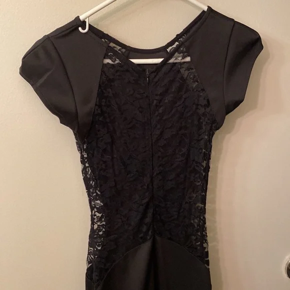 Glamorous!! TFNC lace maxi/gown. New Year’s Eve, prom, gala and more !!! - Picture 12 of 15